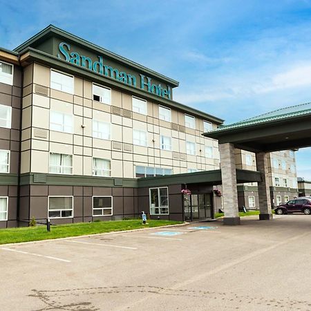 Sandman Hotel Ред Диър Екстериор снимка