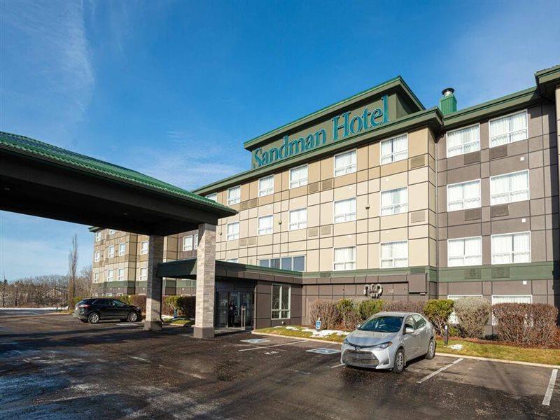 Sandman Hotel Ред Диър Екстериор снимка