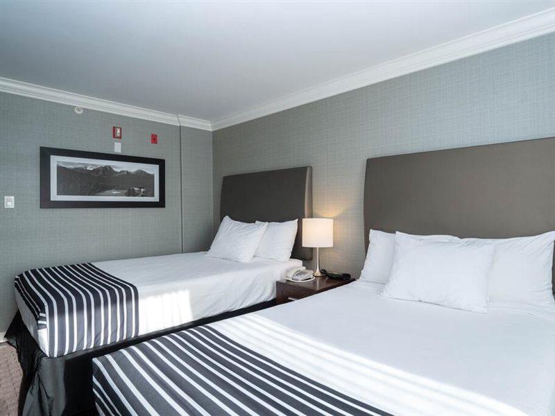 Sandman Hotel Ред Диър Екстериор снимка