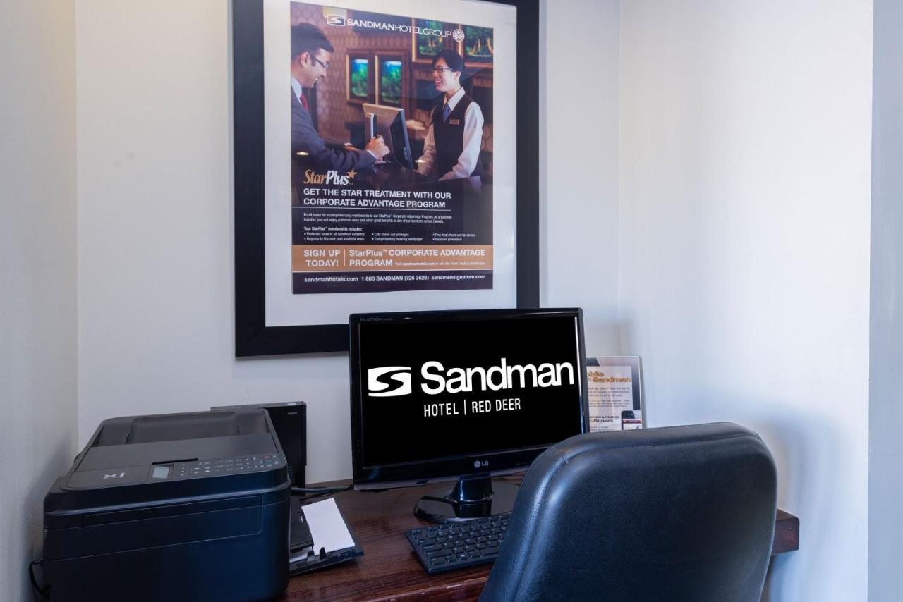Sandman Hotel Ред Диър Екстериор снимка