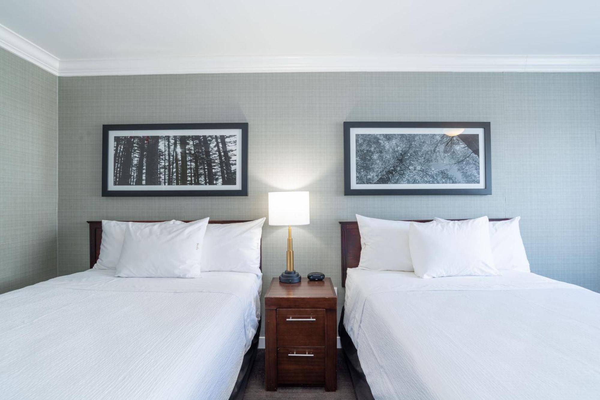 Sandman Hotel Ред Диър Екстериор снимка